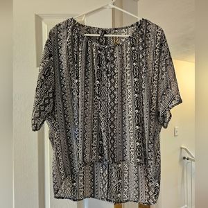 🟣Black and white blouse